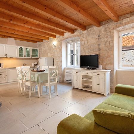 Villa Mama - Traditional Apartments In Omis, Free Parking エクステリア 写真
