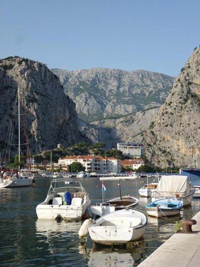 Villa Mama - Traditional Apartments In Omis, Free Parking エクステリア 写真