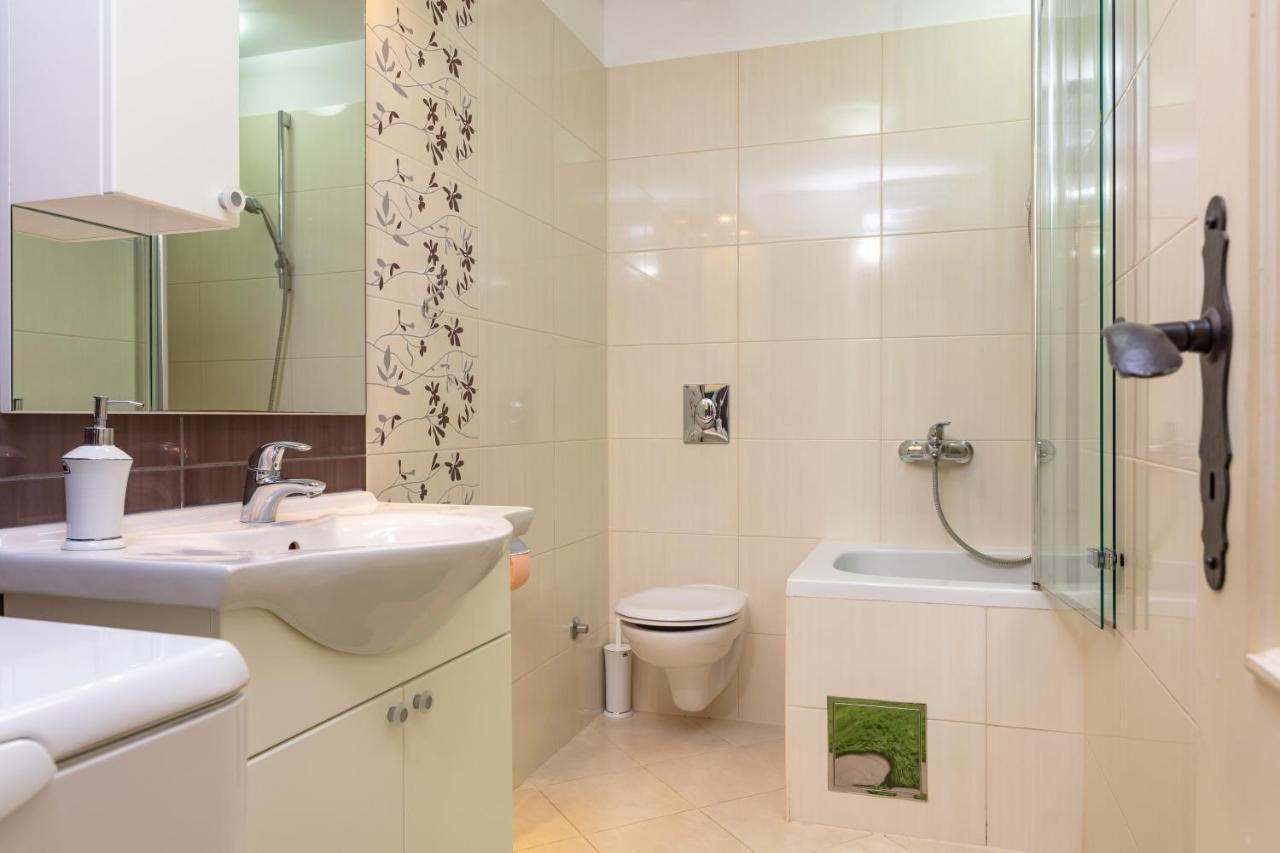 Villa Mama - Traditional Apartments In Omis, Free Parking エクステリア 写真