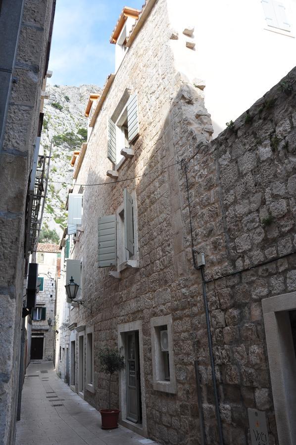 Villa Mama - Traditional Apartments In Omis, Free Parking エクステリア 写真