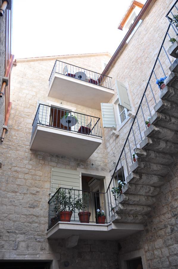 Villa Mama - Traditional Apartments In Omis, Free Parking エクステリア 写真