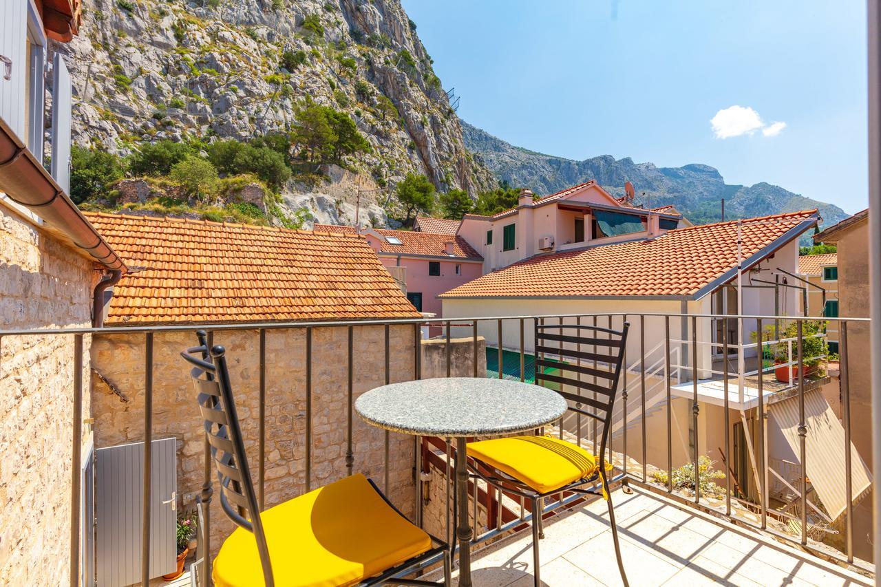 Villa Mama - Traditional Apartments In Omis, Free Parking エクステリア 写真