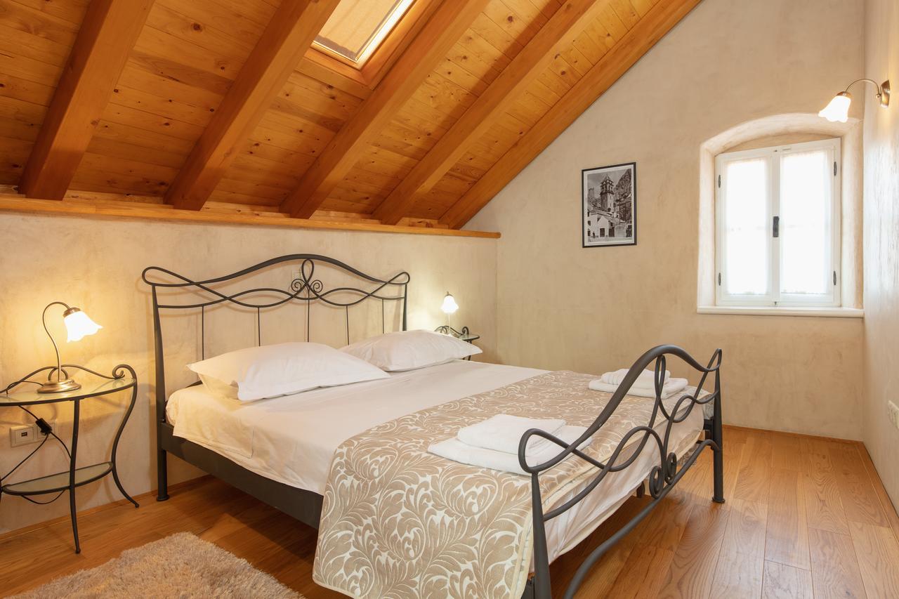 Villa Mama - Traditional Apartments In Omis, Free Parking エクステリア 写真