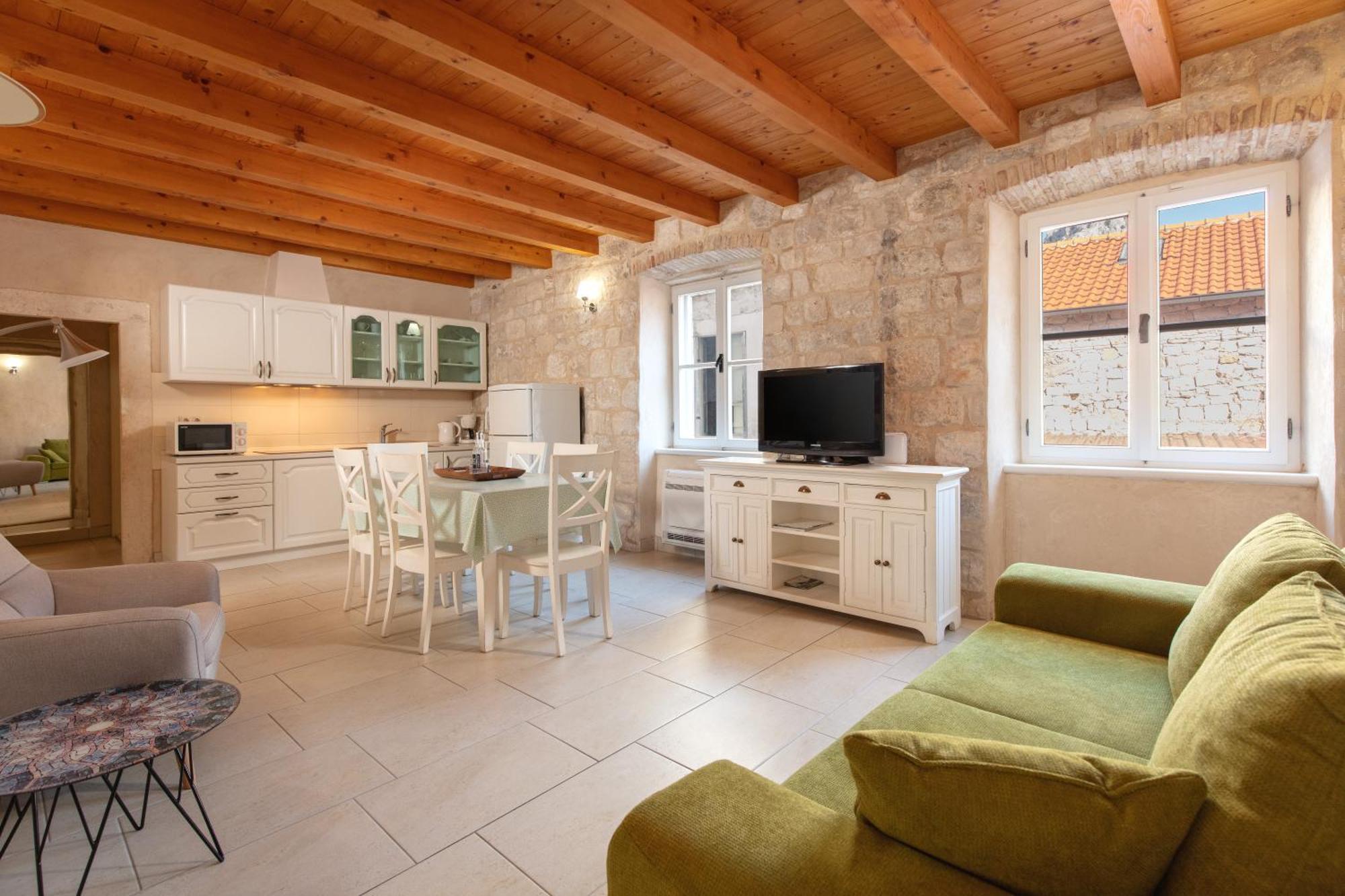 Villa Mama - Traditional Apartments In Omis, Free Parking エクステリア 写真