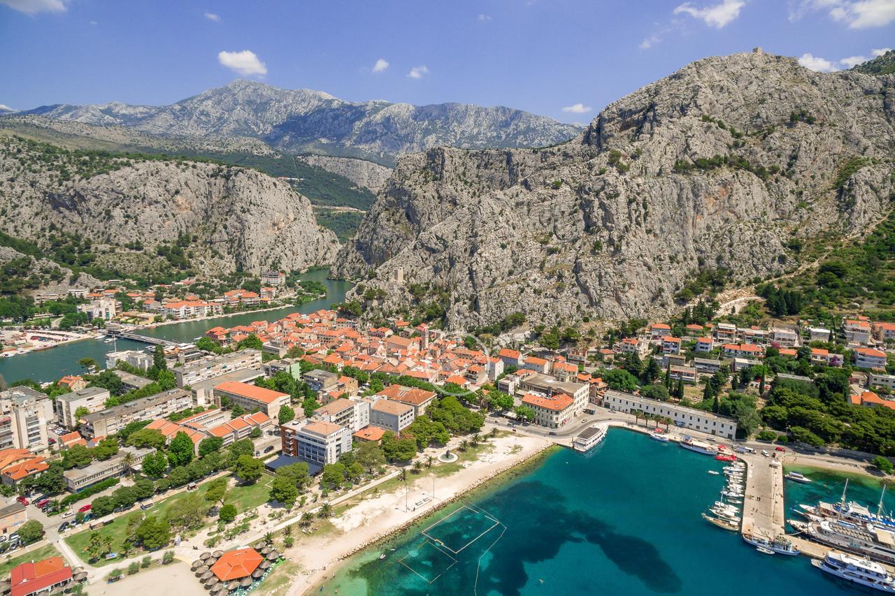 Villa Mama - Traditional Apartments In Omis, Free Parking エクステリア 写真