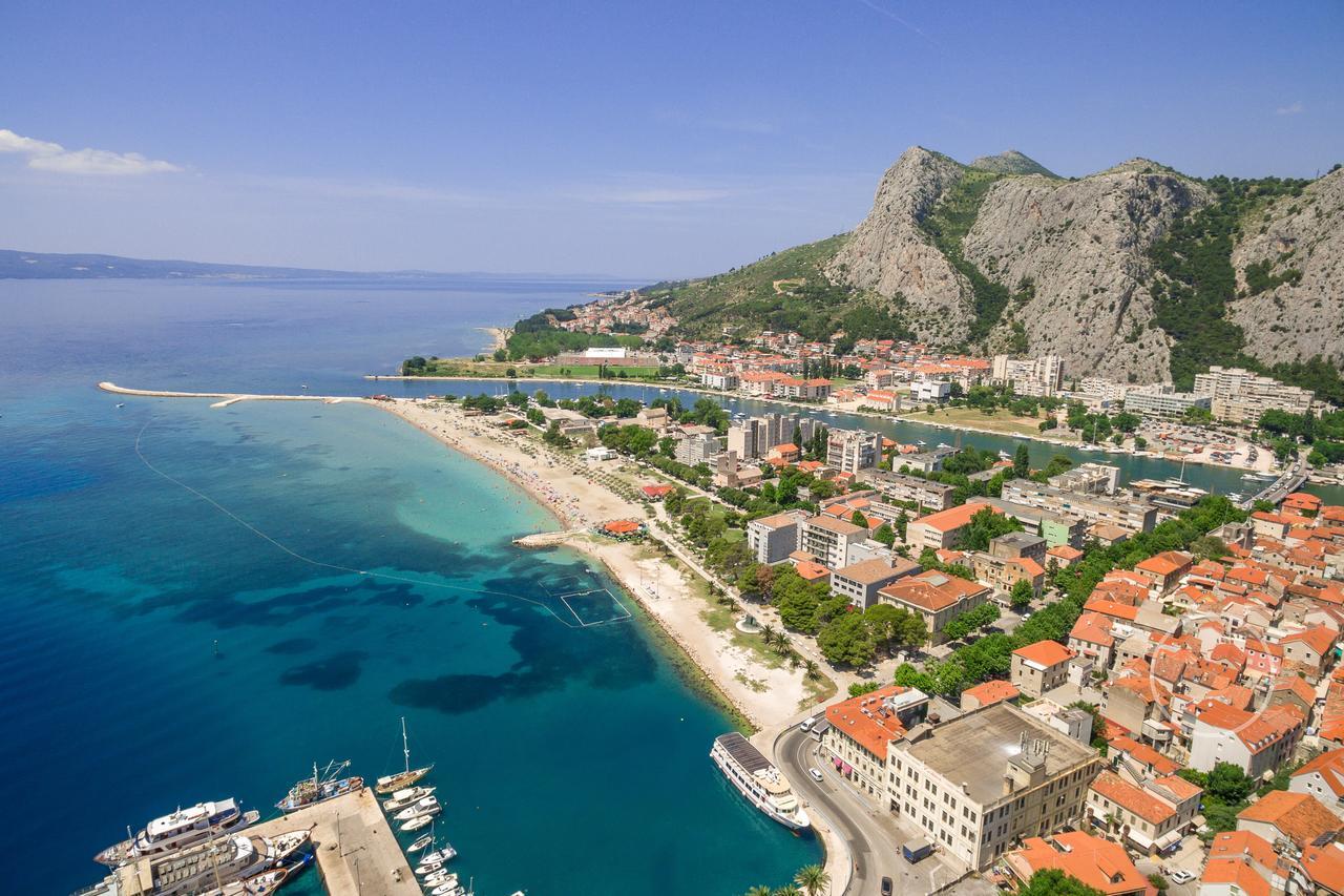 Villa Mama - Traditional Apartments In Omis, Free Parking エクステリア 写真