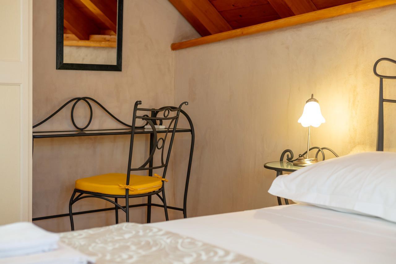 Villa Mama - Traditional Apartments In Omis, Free Parking エクステリア 写真
