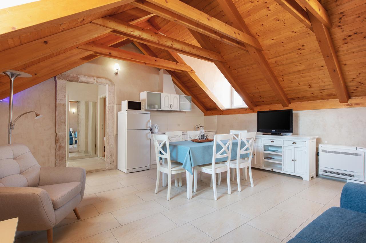 Villa Mama - Traditional Apartments In Omis, Free Parking エクステリア 写真