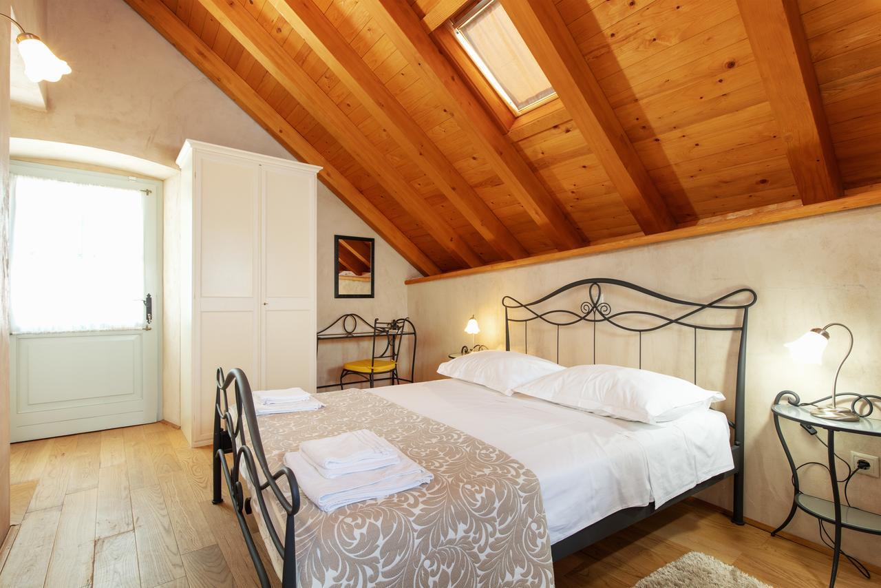 Villa Mama - Traditional Apartments In Omis, Free Parking エクステリア 写真