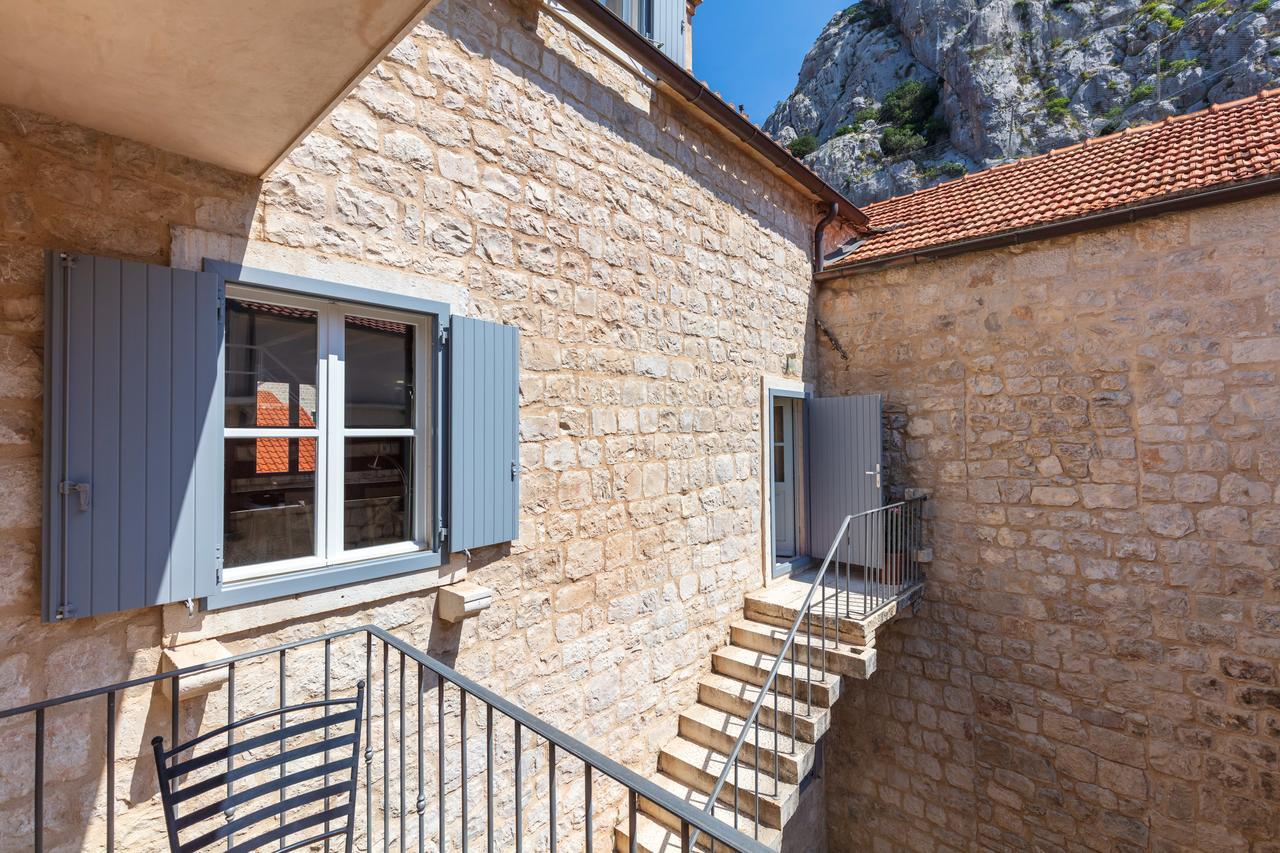 Villa Mama - Traditional Apartments In Omis, Free Parking エクステリア 写真